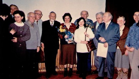 De la stanga la dreapta: Oscar Schwartz, Roxana Onica, Adriana Rosioru, in spate: Paul Costin, Heinrich Klinenberg, Ernest Neumann, Smaranda Vultur, Adela Lungu