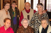 Izsak Cspi, Hammer Annie, Strasser Hedy; In spate: Liebermann Evi, Feldman Vera, Szasz Adrian, Szasz Lili